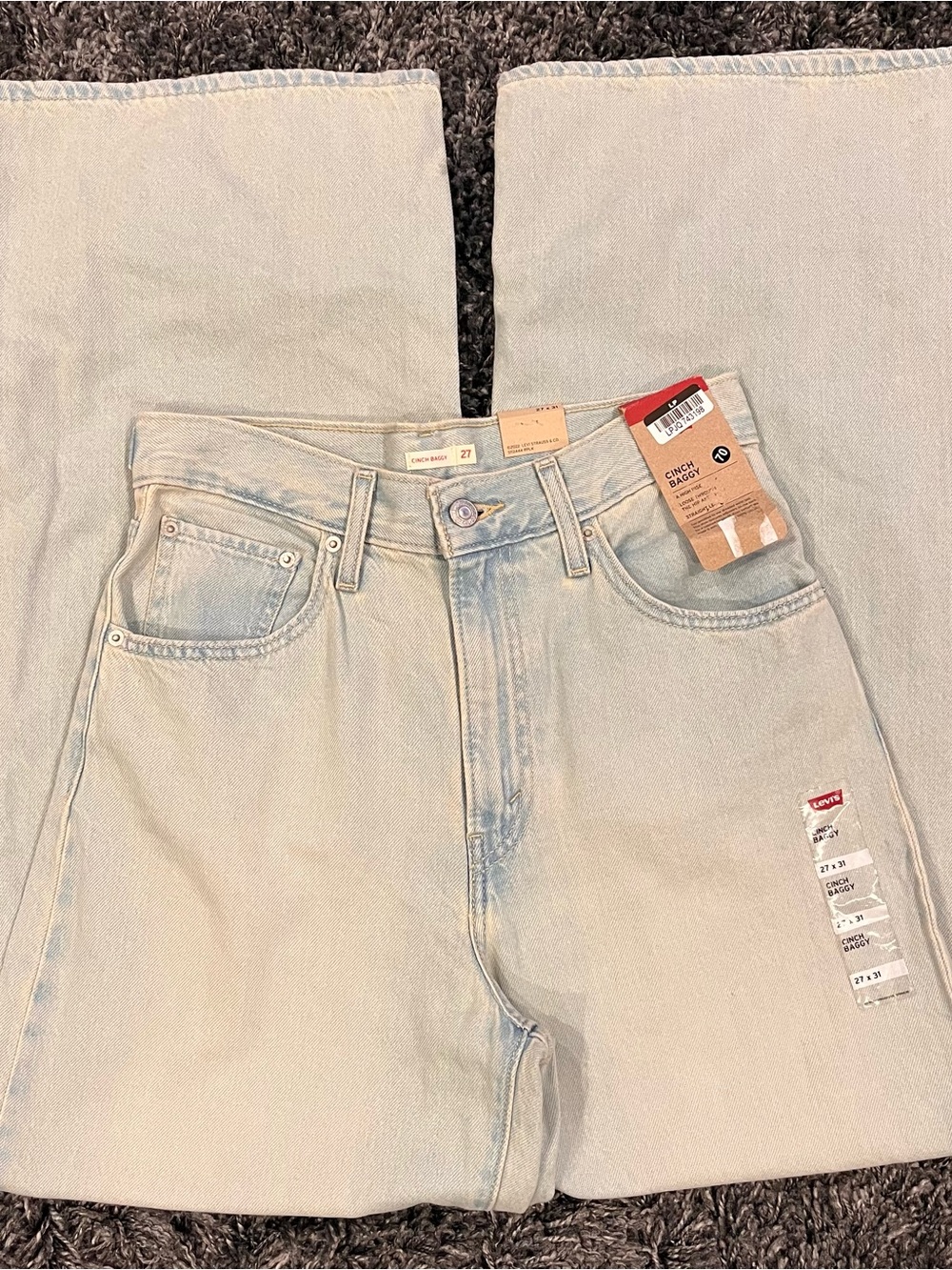 🌼NWT LEVI’S CINCHED BAGGY WIDE LEG JEANS SIZE 27x31🌼 - Picture 2 of 9
